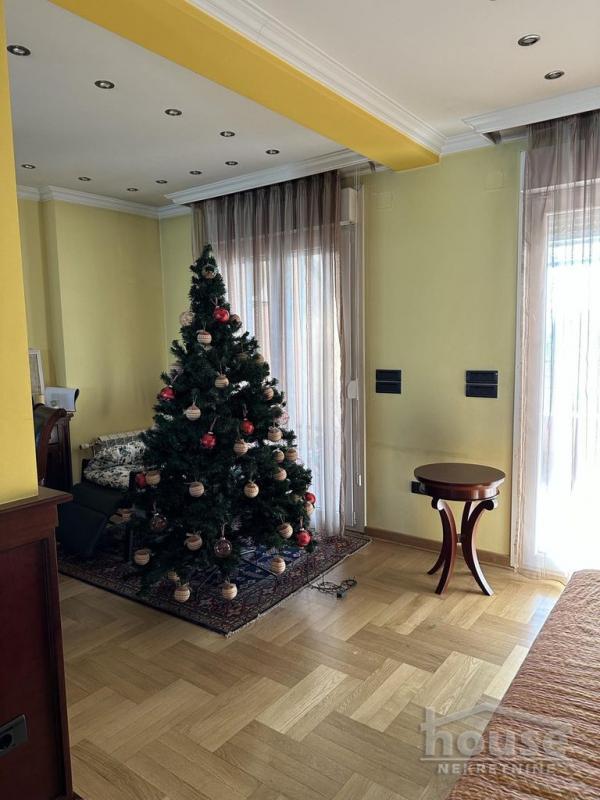 Slika 1 - Stan,NOVI SAD,CENTAR,kv: 266.00, € 494400, ID: 1060463