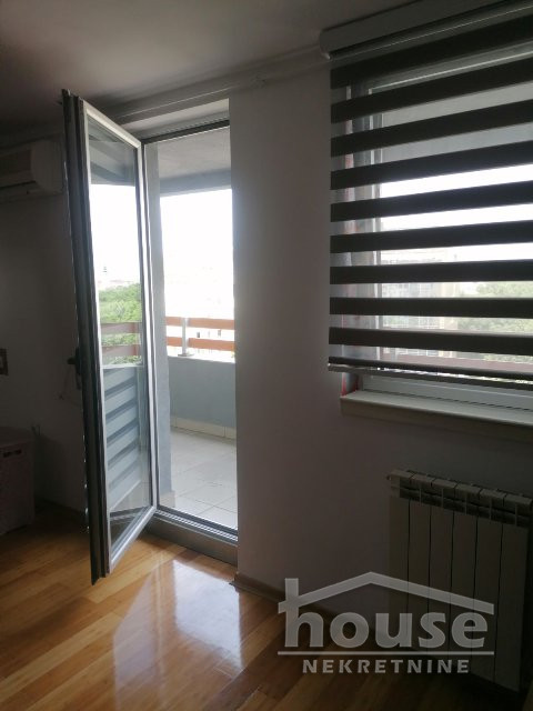 Slika 11 - Stan,NOVI SAD,BULEVAR,kv: 89.00, € 165000, ID: 1038426