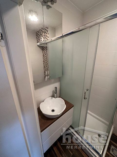 Slika 10 - Stan,NOVI SAD,CENTAR,kv: 48.00, € 185400, ID: 1058900