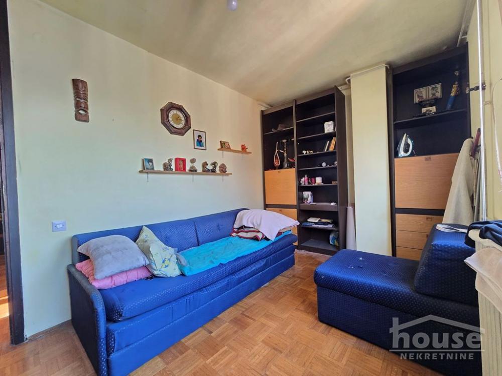 Slika 11 - Stan,NOVI SAD,BULEVAR,kv: 74.00, € 160000, ID: 1062621