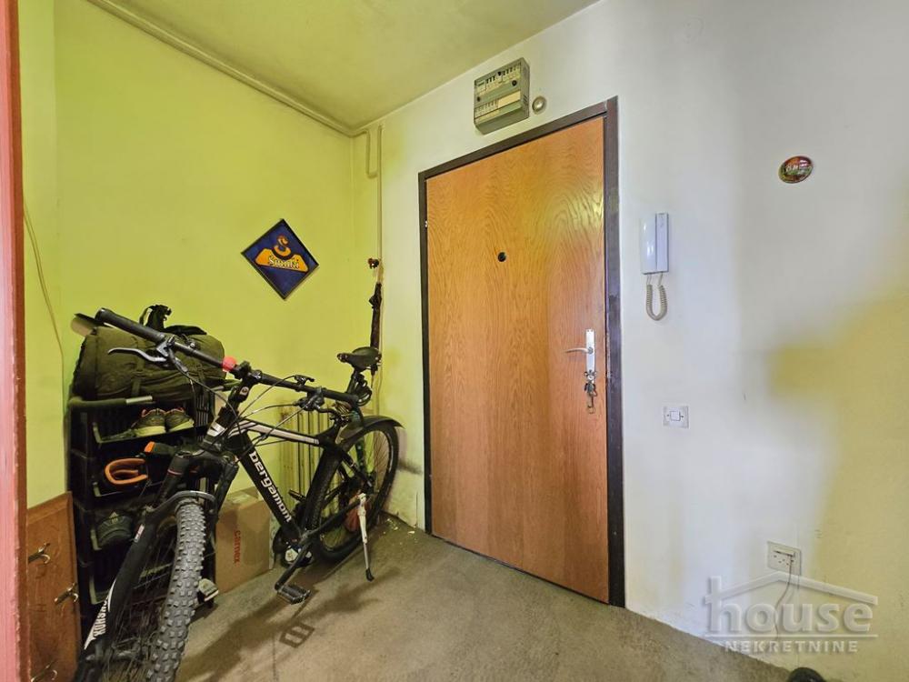 Slika 8 - Stan,NOVI SAD,BULEVAR,kv: 74.00, € 160000, ID: 1062621