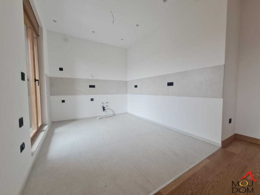 Slika 4 - Stan,NOVI SAD,CARA DUŠANA,kv: 123, € 418900, ID: 1027479