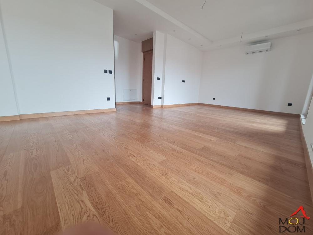 Slika 3 - Stan,NOVI SAD,CARA DUŠANA,kv: 123, € 418900, ID: 1027479