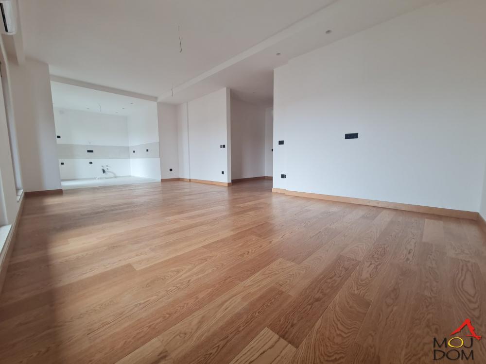 Slika 1 - Stan,NOVI SAD,CARA DUŠANA,kv: 123, € 418900, ID: 1027479
