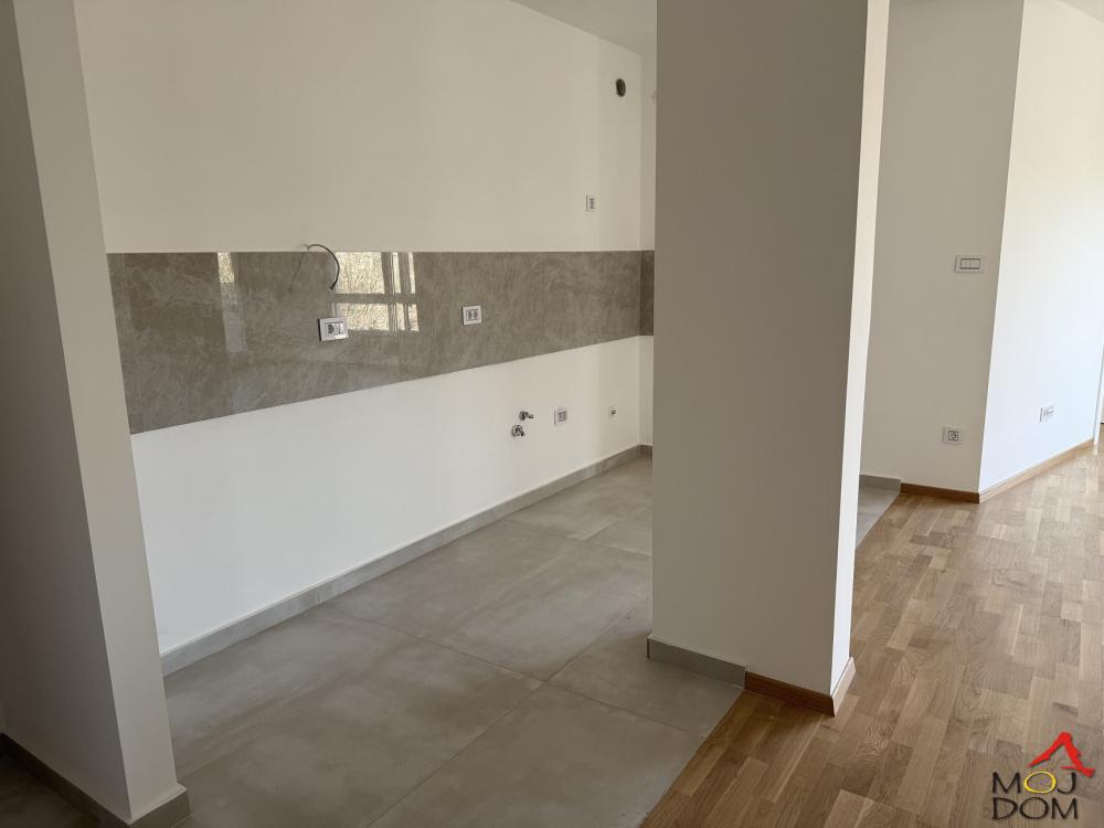 Slika 2 - Stan,NOVI SAD,TELEP,kv: 77, € 199000, ID: 1029965