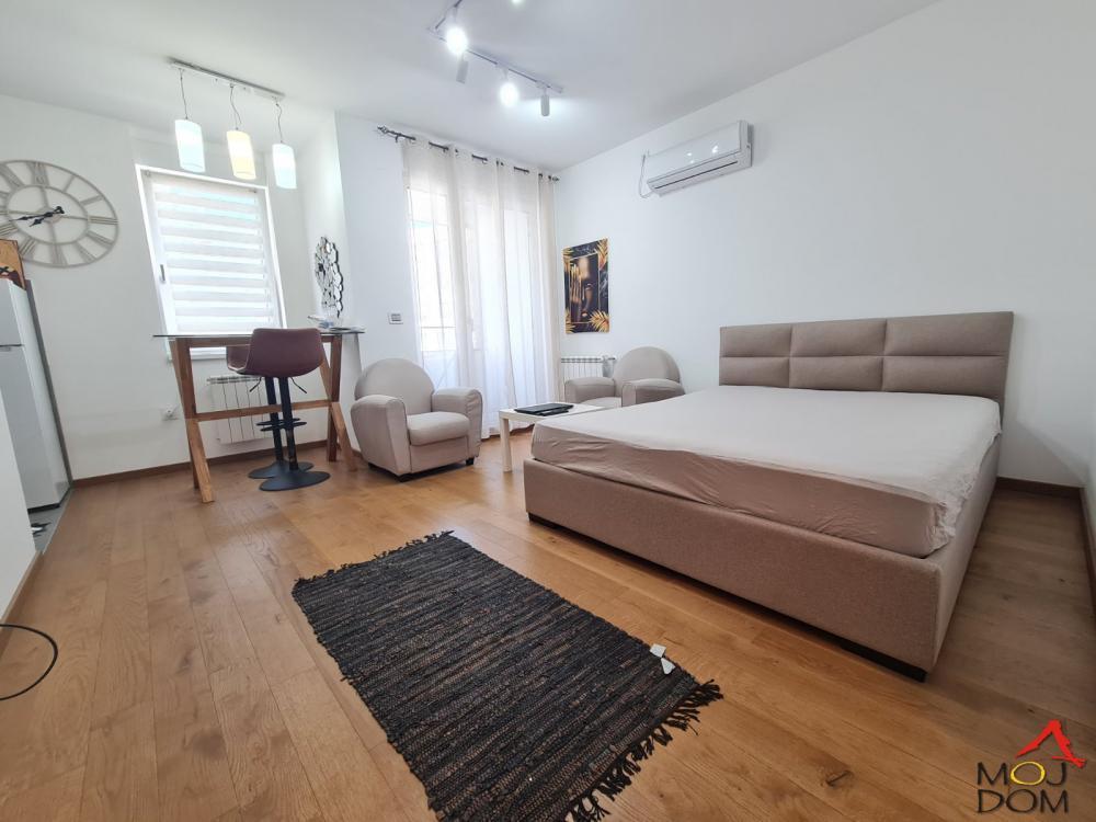 Glavna slika -Stan,NOVI SAD,BULEVAR EVROPE,kv: 29, € 106500, ID: 1030210
