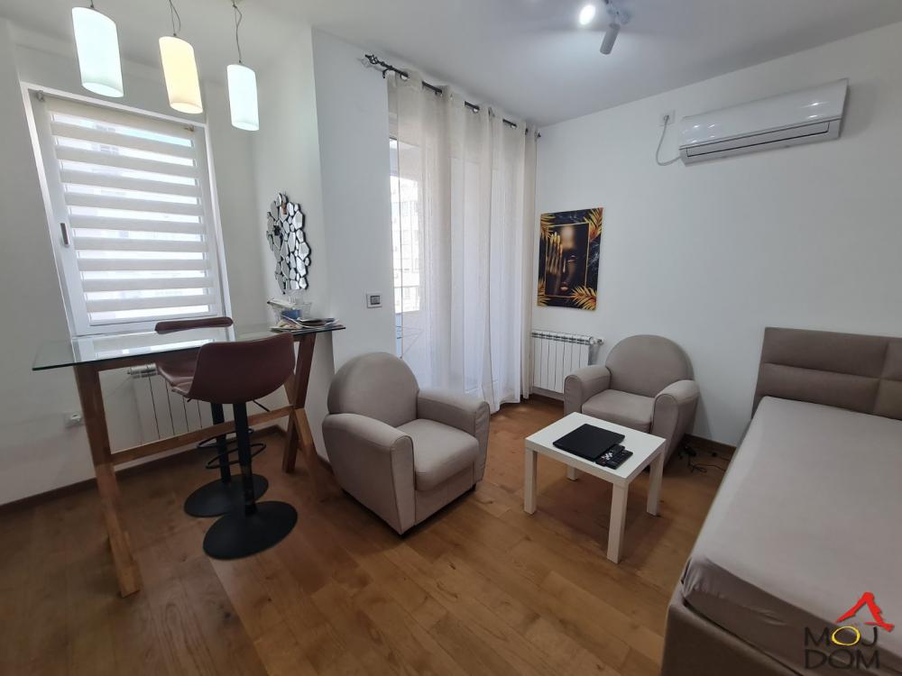 Slika 2 - Stan,NOVI SAD,BULEVAR EVROPE,kv: 29, € 106500, ID: 1030210