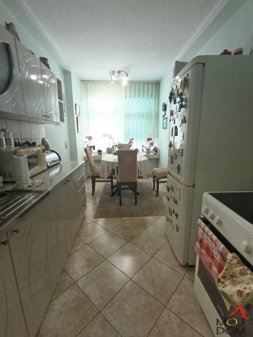 Slika 4 - Stan,NOVI SAD,KEJ,kv: 71, € 179900, ID: 1030769