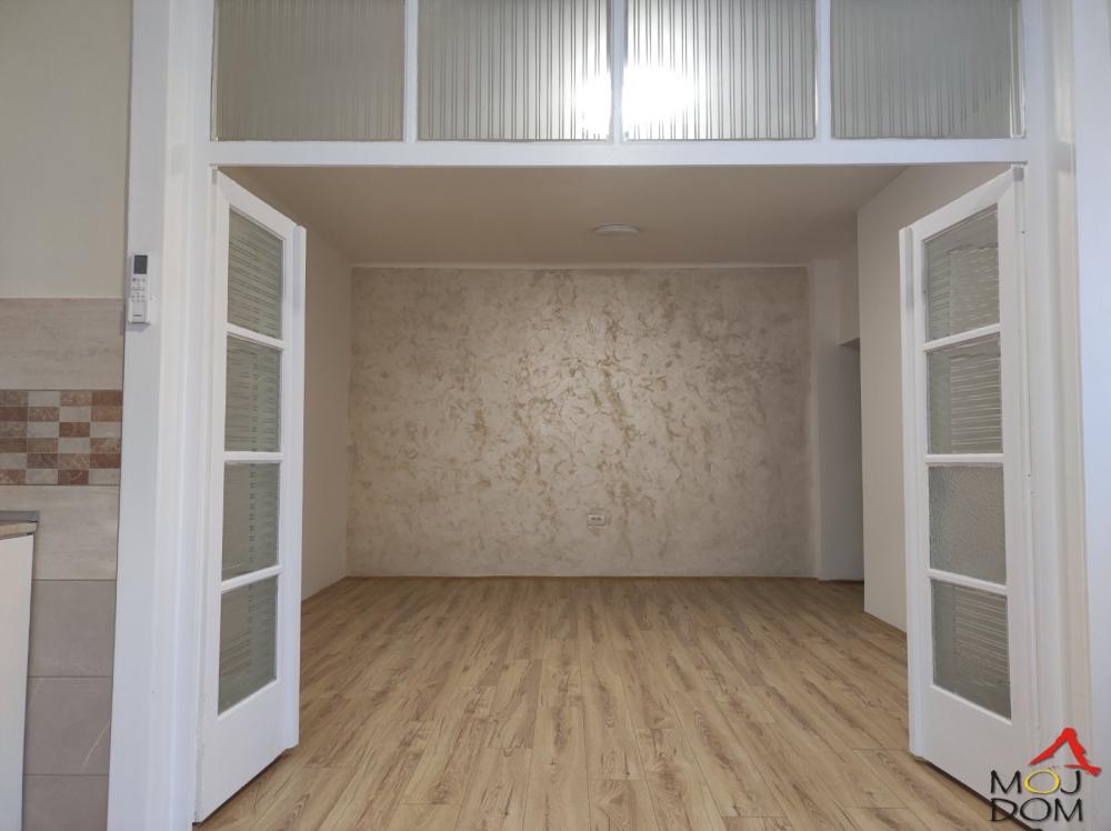 Slika 10 - Stan,NOVI SAD,CARA DUŠANA,kv: 34, € 81400, ID: 1030266