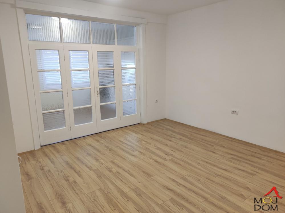 Slika 9 - Stan,NOVI SAD,CARA DUŠANA,kv: 34, € 81400, ID: 1030266