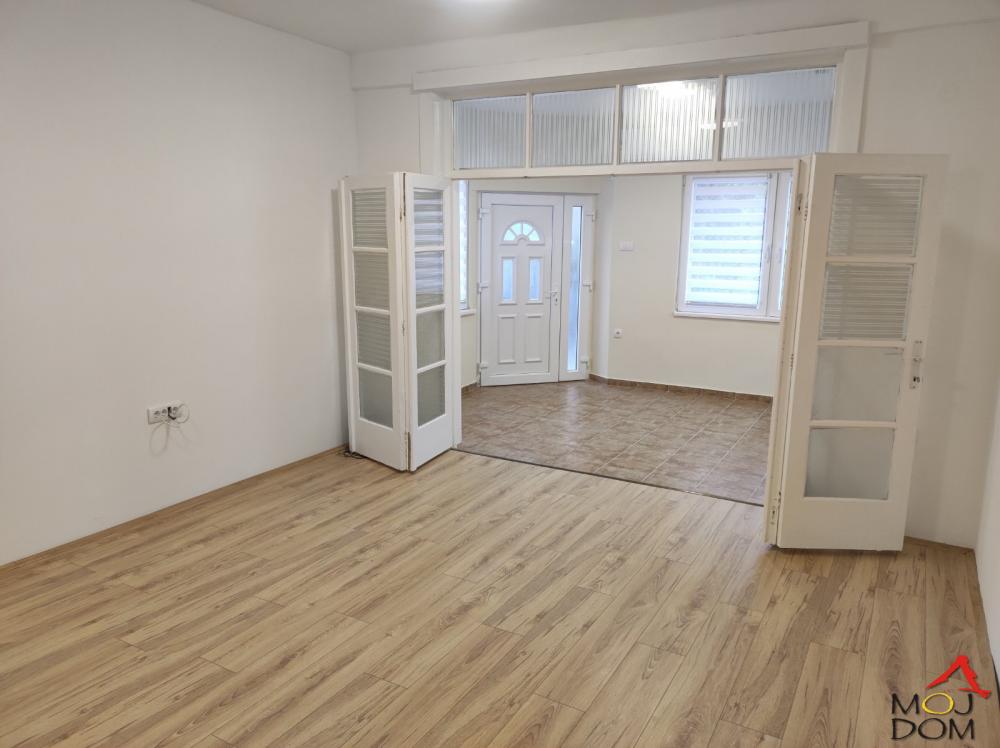 Slika 2 - Stan,NOVI SAD,CARA DUŠANA,kv: 34, € 81400, ID: 1030266