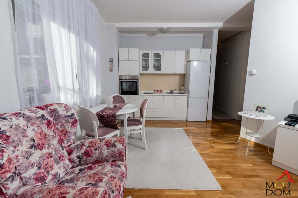 Slika 2 - Stan,NOVI SAD,GRBAVICA,kv: 34, € 130800, ID: 1030550