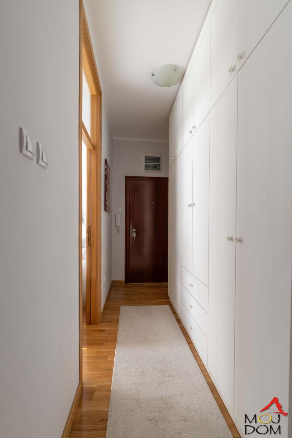 Slika 4 - Stan,NOVI SAD,GRBAVICA,kv: 34, € 130800, ID: 1030550