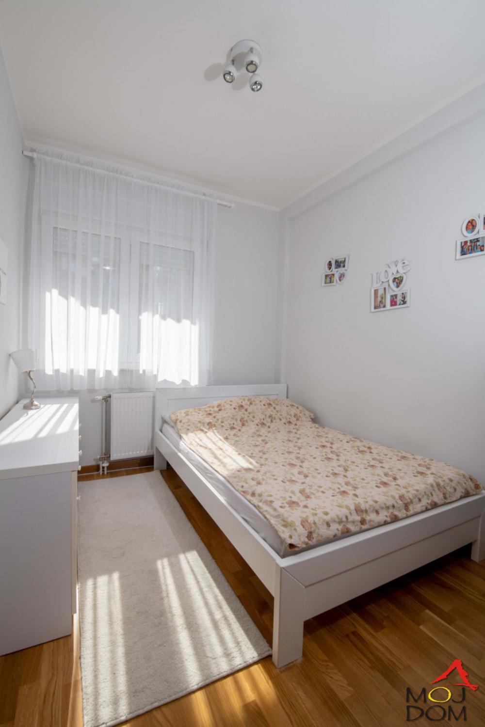 Slika 3 - Stan,NOVI SAD,GRBAVICA,kv: 34, € 130800, ID: 1030550