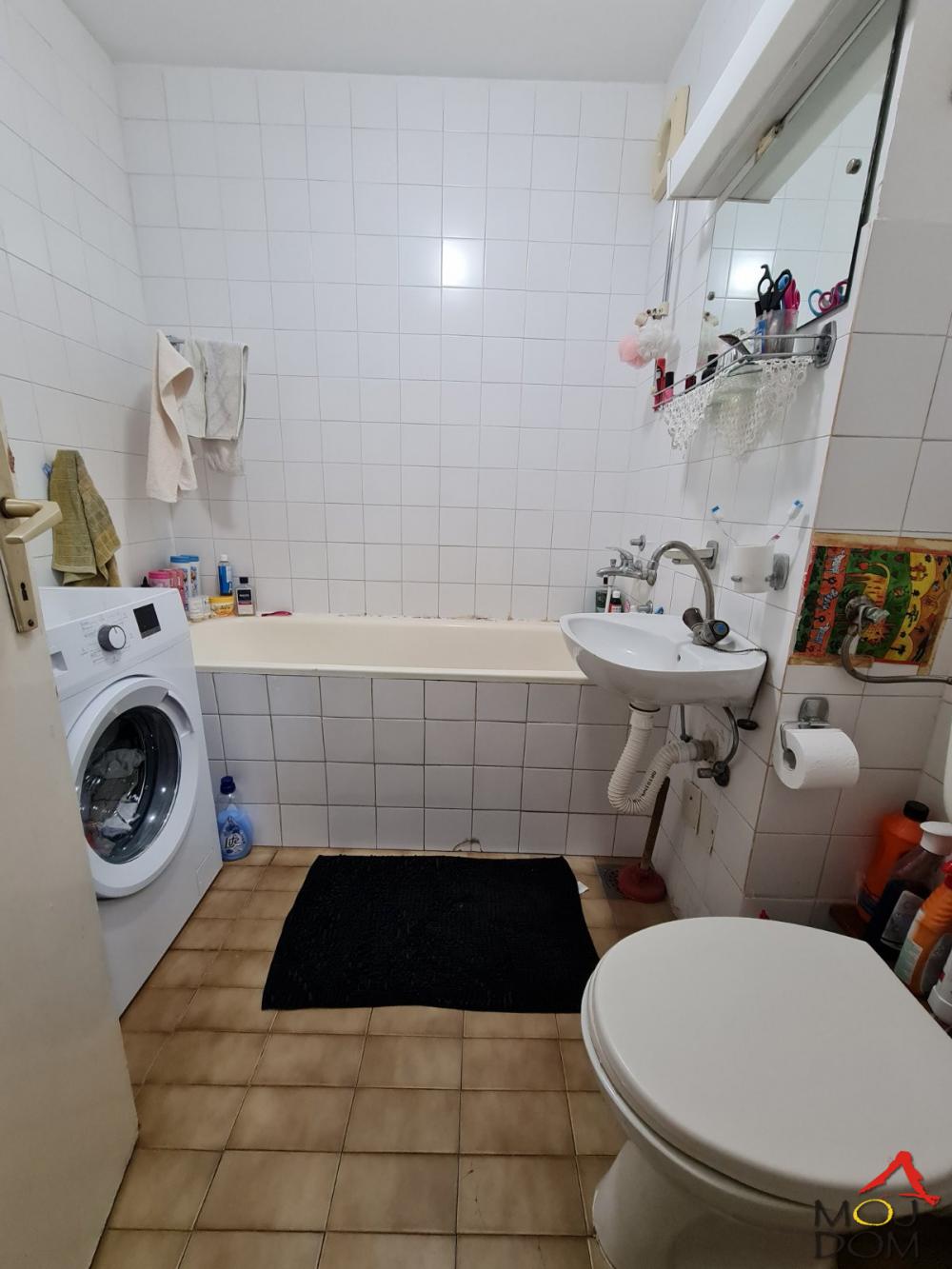 Slika 9 - Stan,NOVI SAD,ŠARENGRAD,kv: 56, € 133900, ID: 1005499