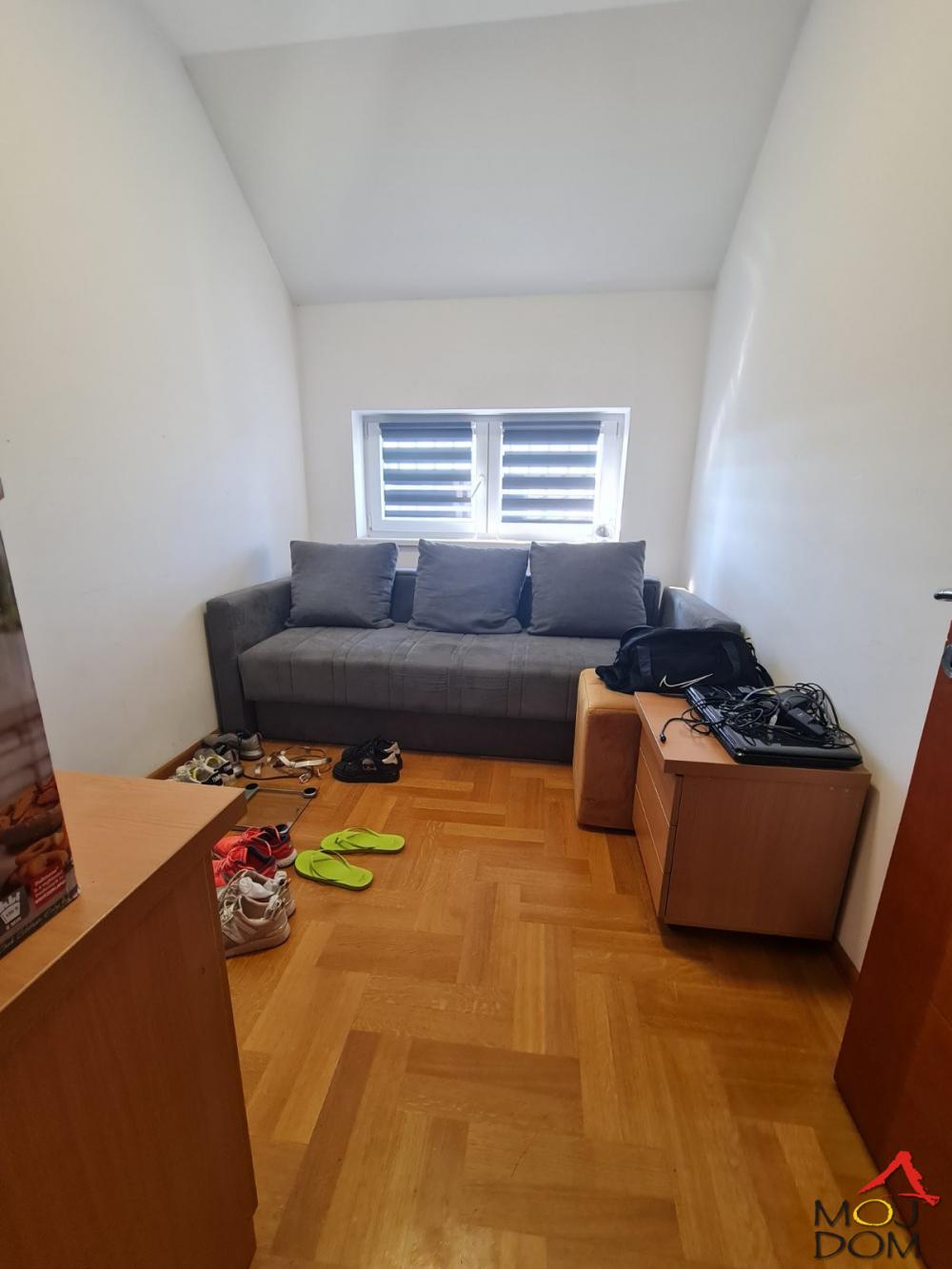 Slika 9 - Stan,NOVI SAD,DETELINARA,kv: 107, € 206000, ID: 1026840