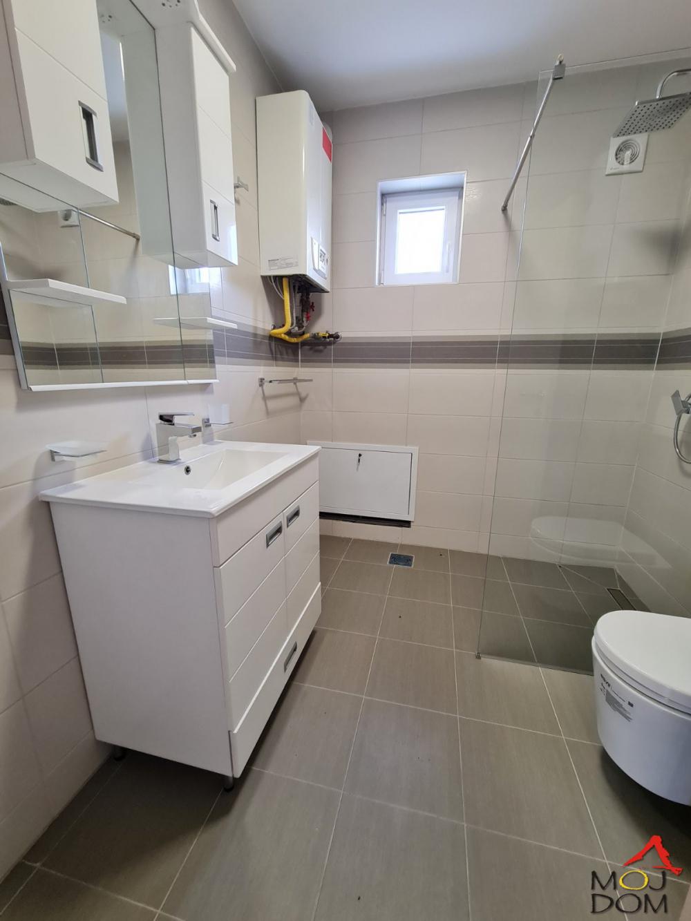 Slika 6 - Stan,NOVI SAD,ADICE,kv: 66, € 122300, ID: 1027970