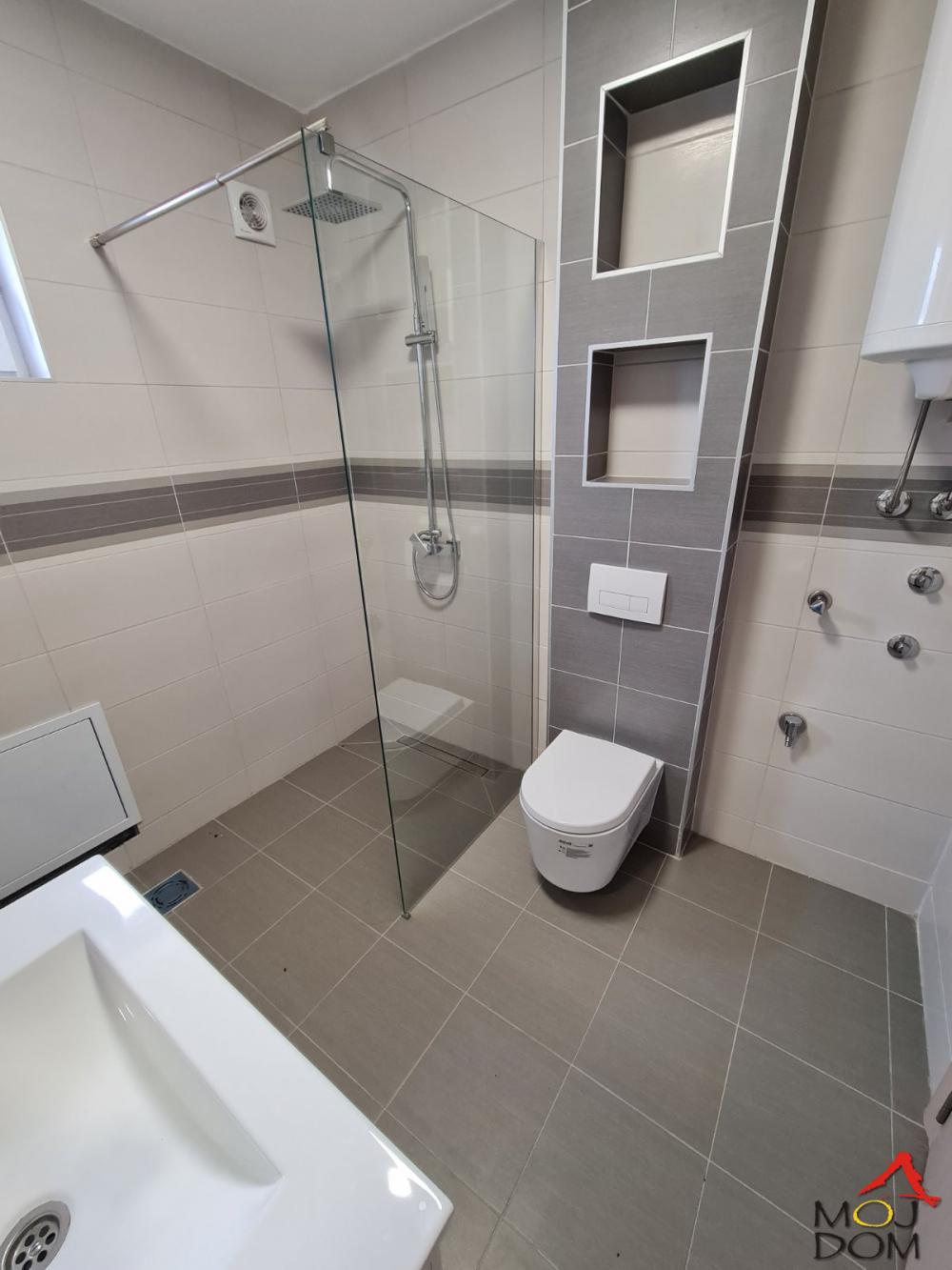 Slika 5 - Stan,NOVI SAD,ADICE,kv: 66, € 122300, ID: 1027970