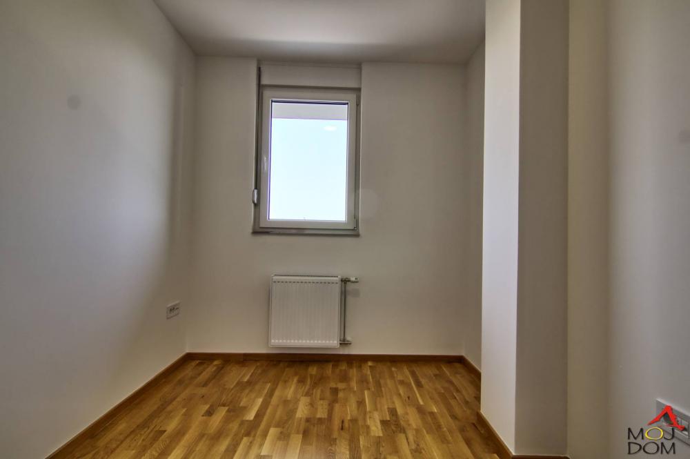 Slika 8 - Stan,NOVI SAD,TELEP,kv: 127, € 237950, ID: 1030657