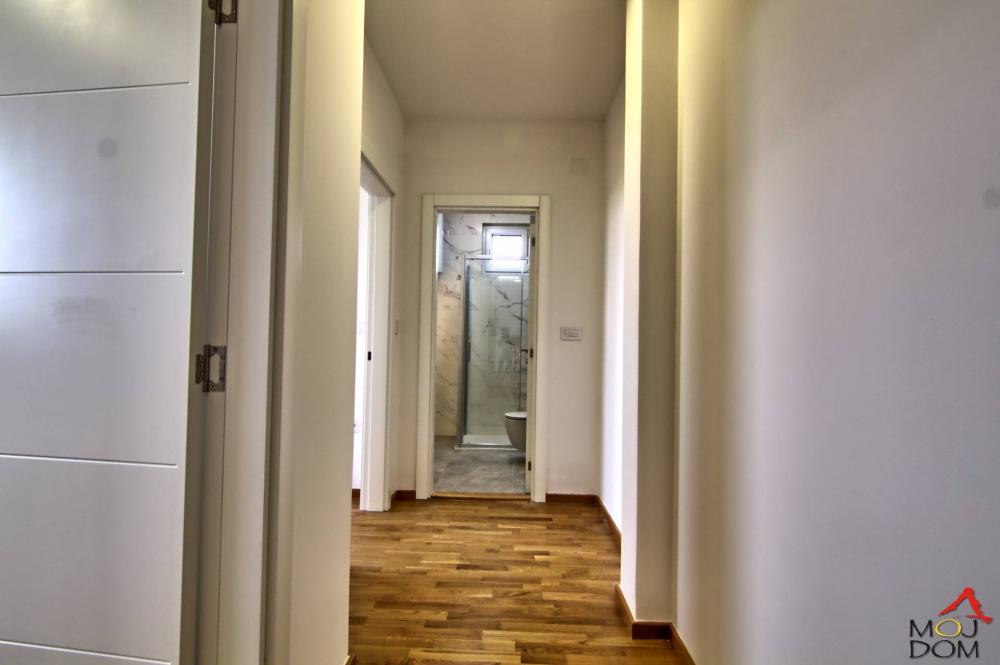 Slika 9 - Stan,NOVI SAD,TELEP,kv: 127, € 237950, ID: 1030657