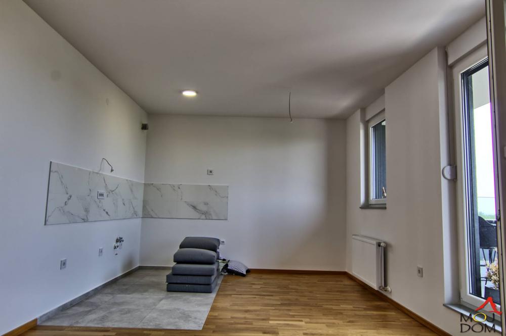 Slika 3 - Stan,NOVI SAD,TELEP,kv: 132, € 243600, ID: 1030659