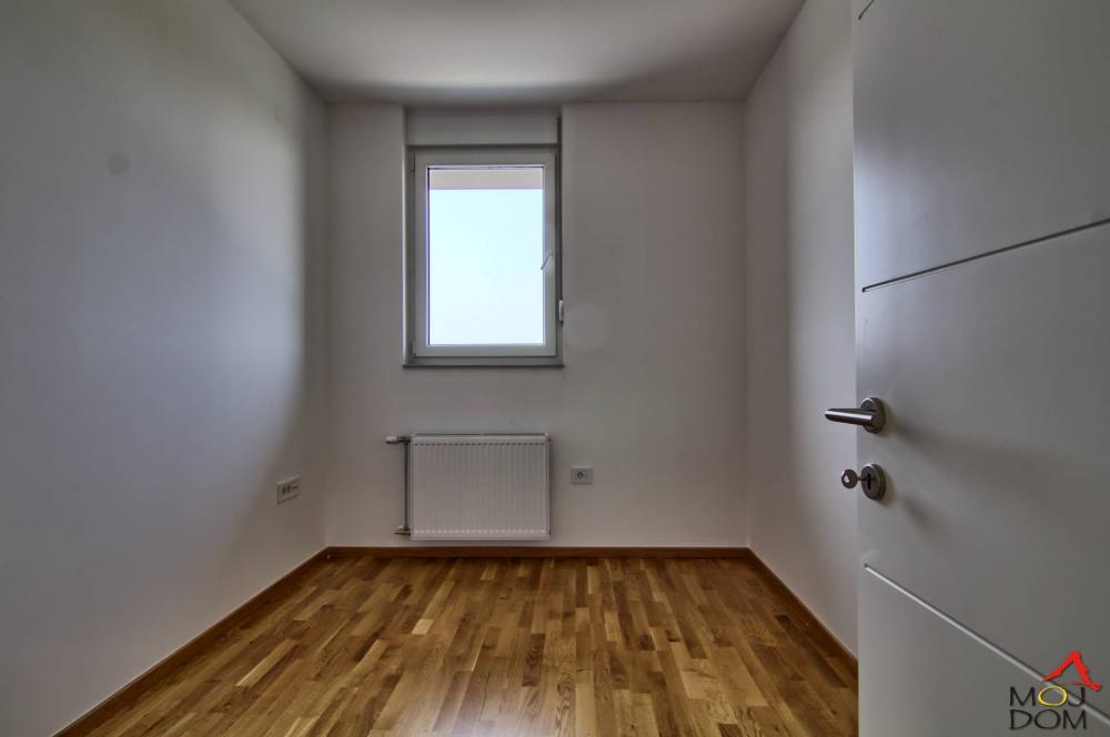 Slika 9 - Stan,NOVI SAD,TELEP,kv: 78, € 164000, ID: 1030660