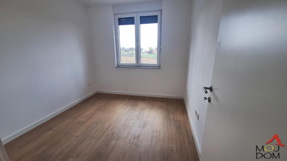 Slika 2 - Stan,PETROVARADIN,PETROVARADIN,kv: 72, € 162950, ID: 1030692