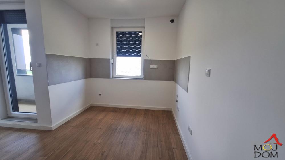 Slika 8 - Stan,PETROVARADIN,PETROVARADIN,kv: 72, € 162950, ID: 1030692