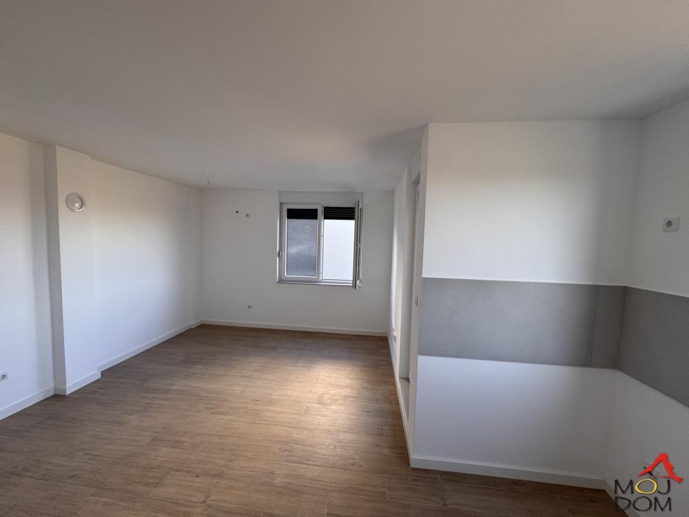 Slika 11 - Stan,PETROVARADIN,PETROVARADIN,kv: 72, € 162950, ID: 1030692