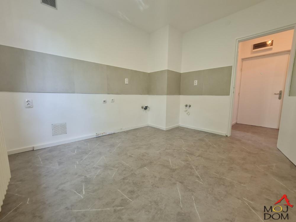 Slika 6 - Stan,NOVI SAD,DETELINARA,kv: 43, € 123600, ID: 1030280