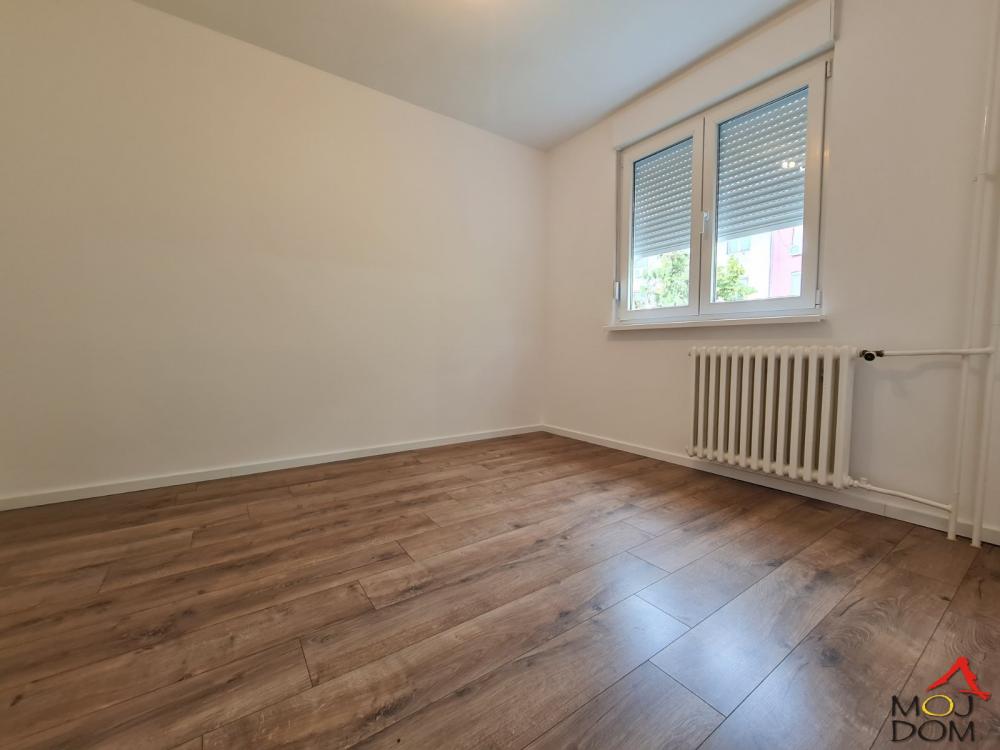 Slika 3 - Stan,NOVI SAD,DETELINARA,kv: 43, € 123600, ID: 1030280