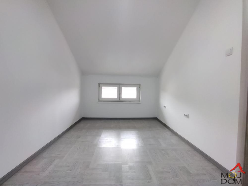 Slika 9 - Stan,NOVI SAD,KLISA,kv: 71, € 113300, ID: 1029671