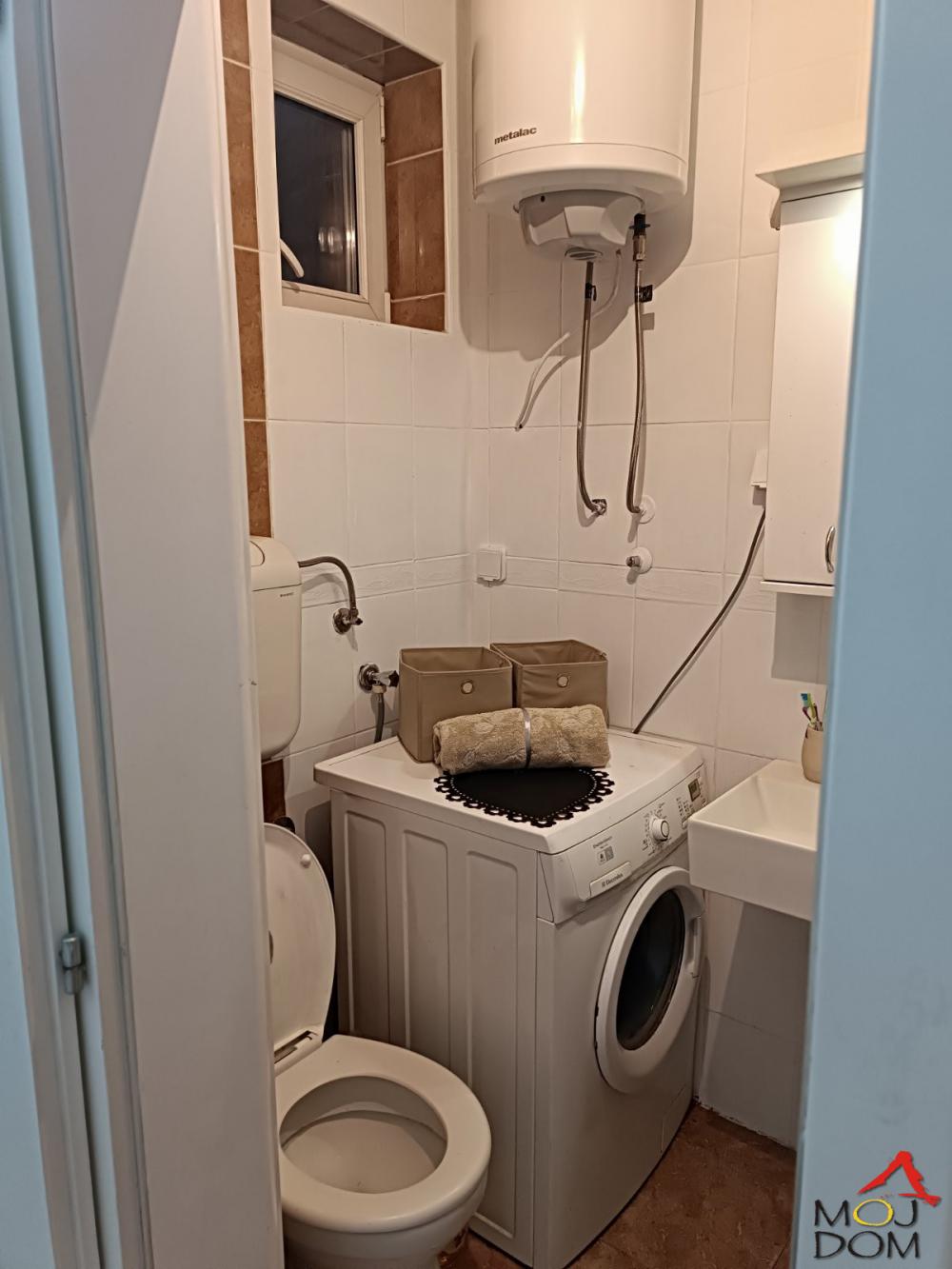 Slika 11 - Stan,NOVI SAD,BULEVAR,kv: 52, € 126700, ID: 1028342