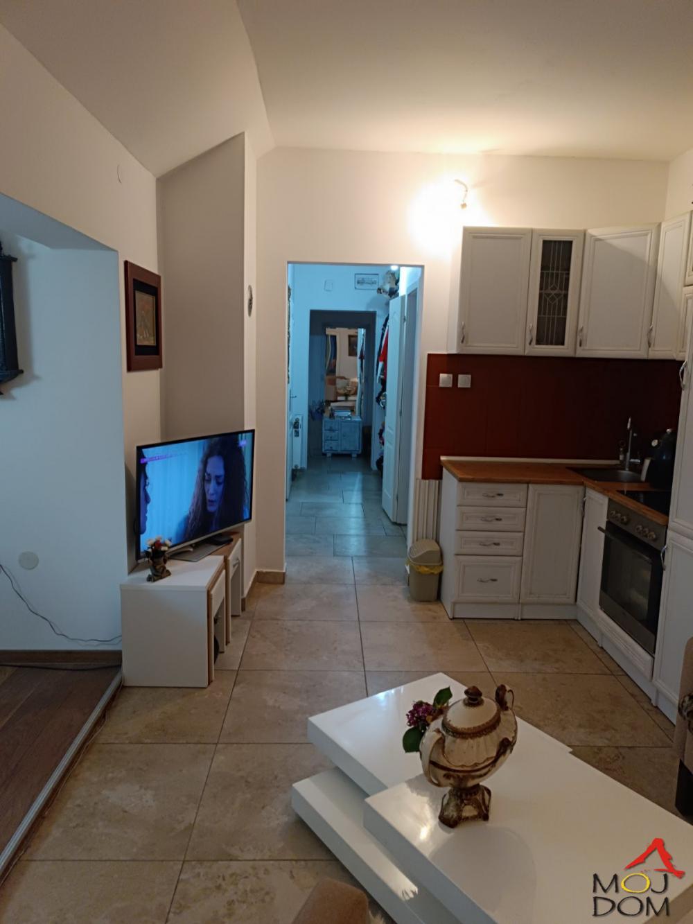 Slika 5 - Stan,NOVI SAD,BULEVAR,kv: 52, € 126700, ID: 1028342