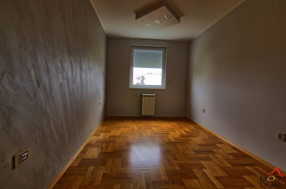 Slika 3 - Stan,NOVI SAD,TELEP,kv: 72, € 185400, ID: 1028526