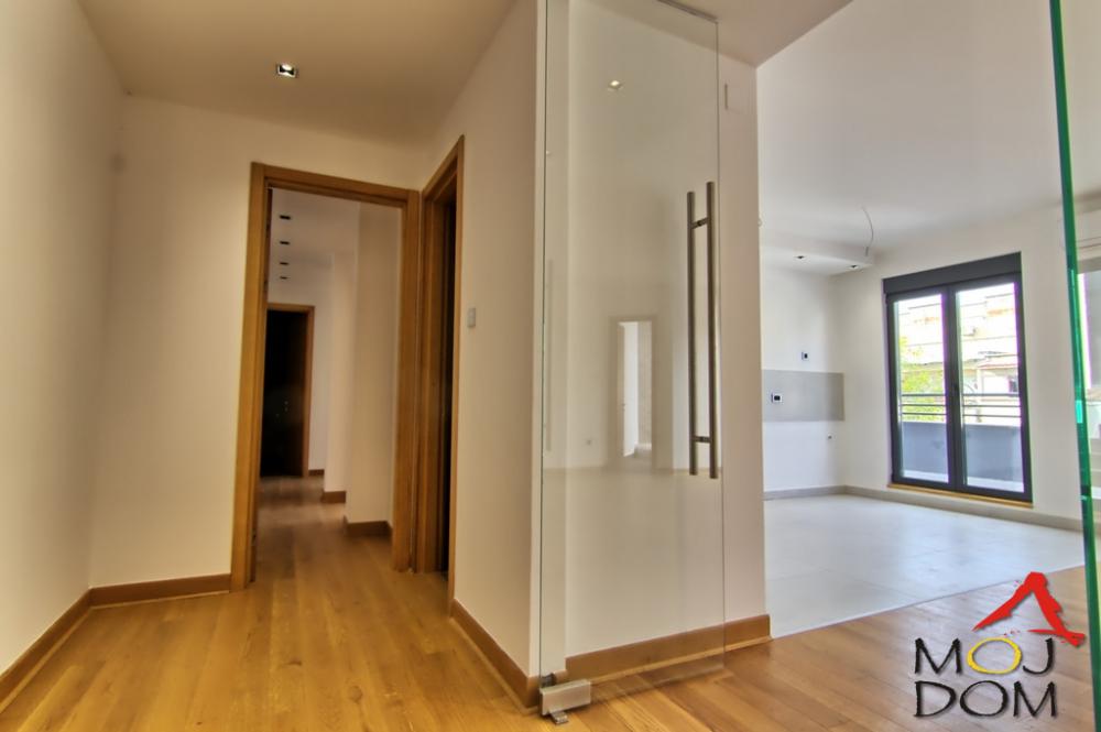 Slika 4 - Stan,NOVI SAD,ADAMOVIĆEVO NASELJE,kv: 243, € 618000, ID: 1027309