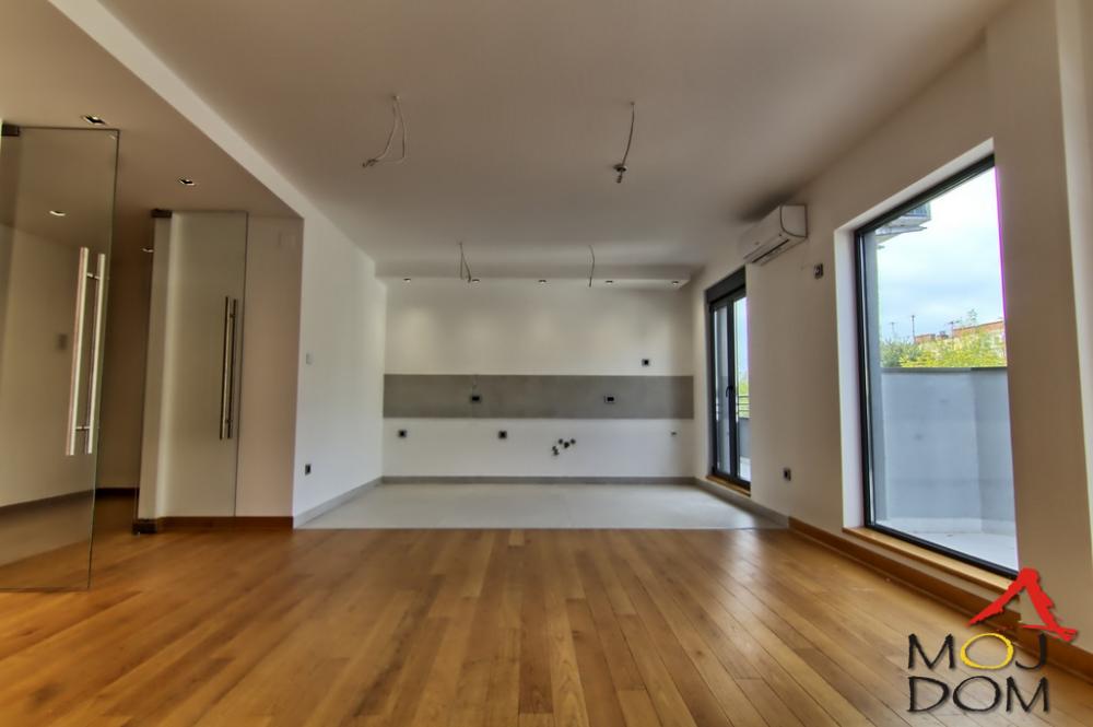 Slika 2 - Stan,NOVI SAD,ADAMOVIĆEVO NASELJE,kv: 243, € 618000, ID: 1027309