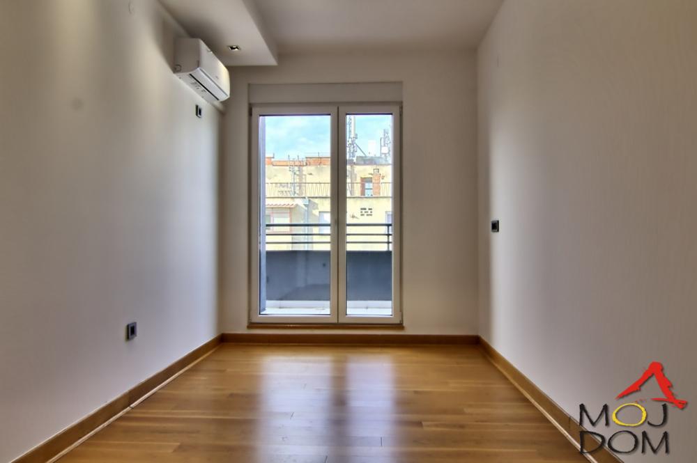 Slika 6 - Stan,NOVI SAD,ADAMOVIĆEVO NASELJE,kv: 243, € 618000, ID: 1027309