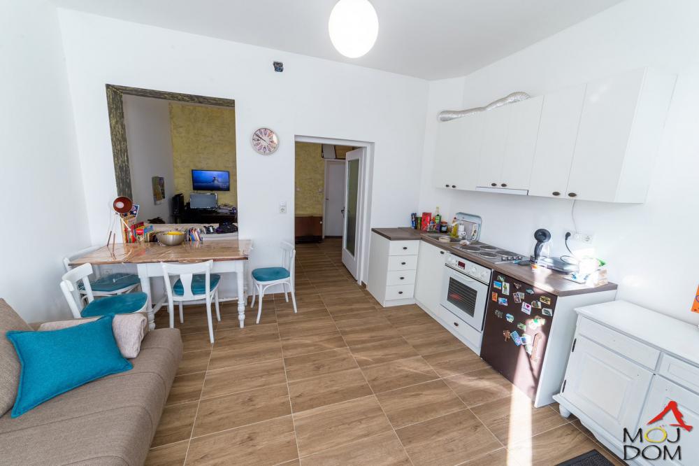 Slika 4 - Stan,NOVI SAD,CENTAR,kv: 36, € 90000, ID: 1029715