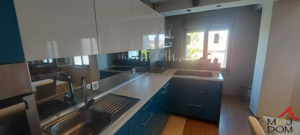 Slika 8 - Stan,NOVI SAD,CENTAR,kv: 143, € 278100, ID: 1026847