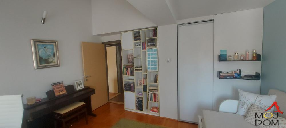 Slika 11 - Stan,NOVI SAD,CENTAR,kv: 143, € 278100, ID: 1026847