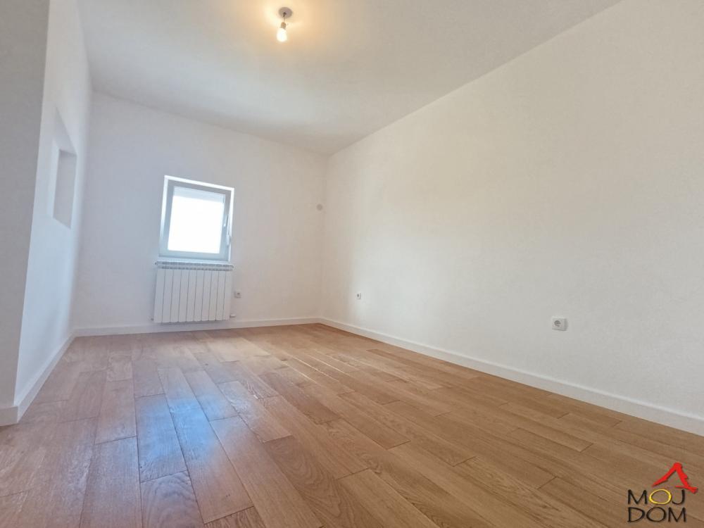 Slika 3 - Stan,NOVI SAD,PODBARA,kv: 45, € 131900, ID: 1030524