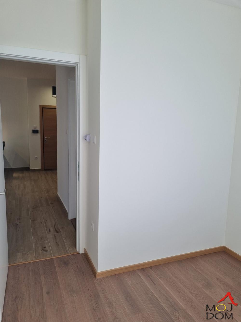 Slika 10 - Stan,NOVI SAD,TELEP,kv: 58, € 157600, ID: 1029887
