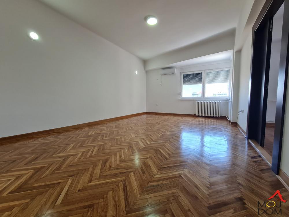 Slika 2 - Stan,NOVI SAD,CENTAR,kv: 114, € 241000, ID: 1028373