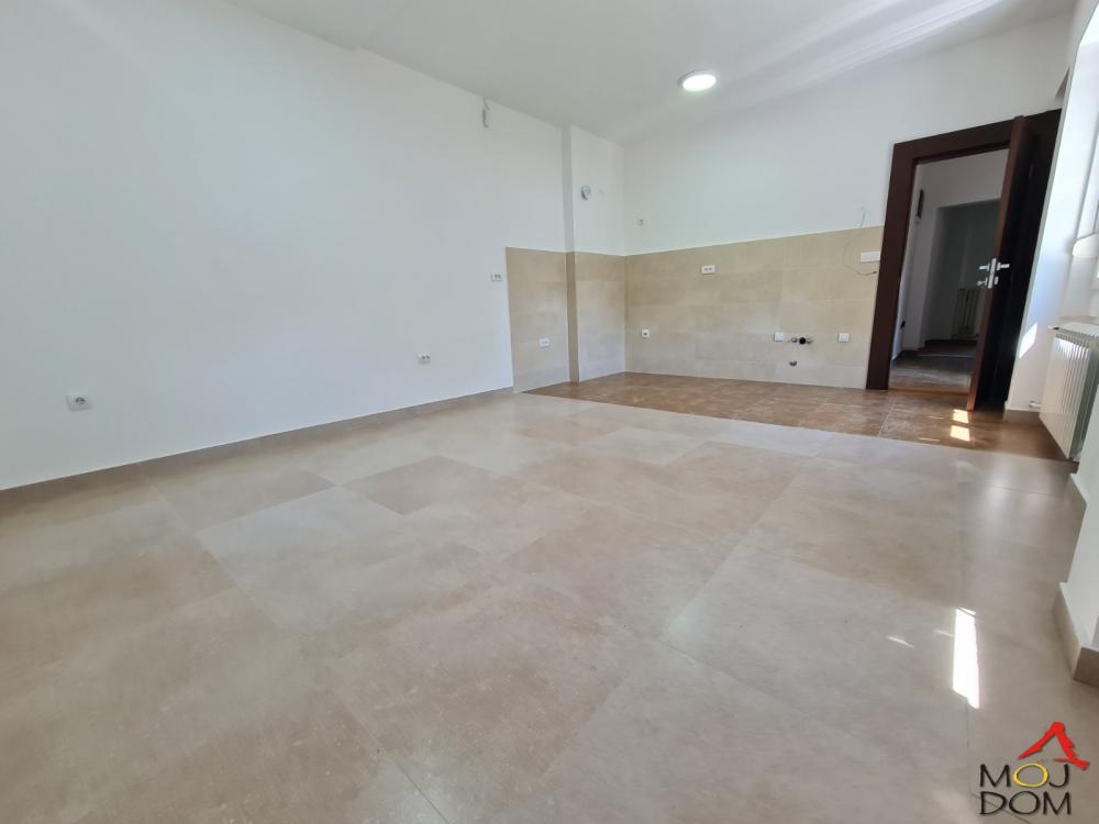 Slika 10 - Stan,NOVI SAD,CENTAR,kv: 114, € 241000, ID: 1028373