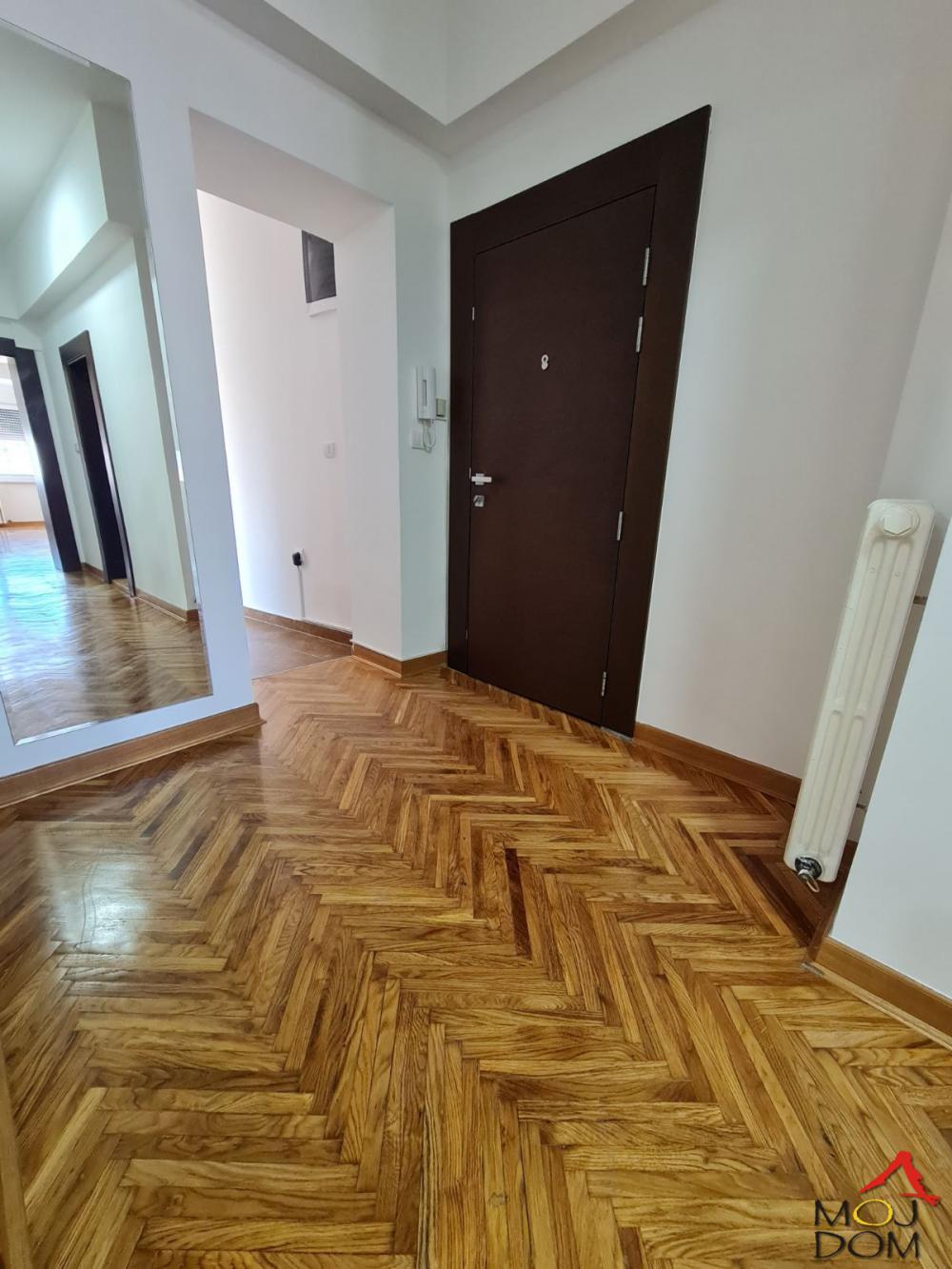 Slika 8 - Stan,NOVI SAD,CENTAR,kv: 114, € 241000, ID: 1028373
