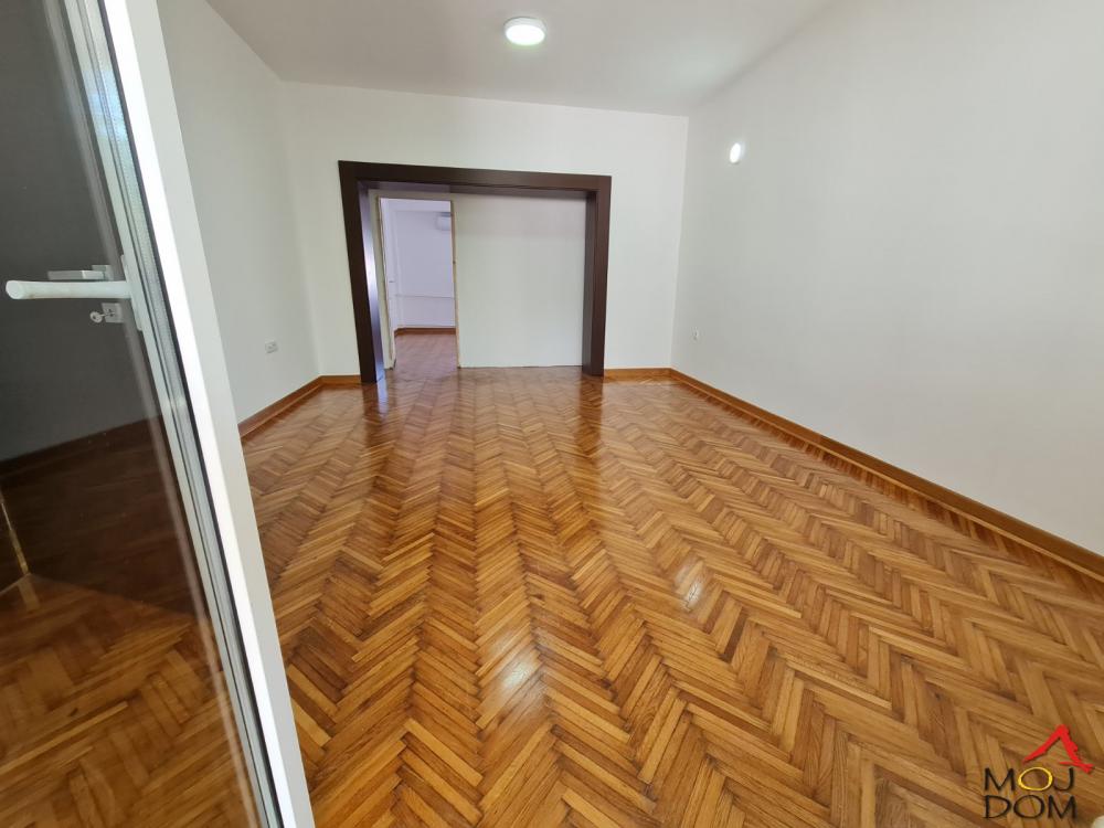 Slika 7 - Stan,NOVI SAD,CENTAR,kv: 114, € 241000, ID: 1028373