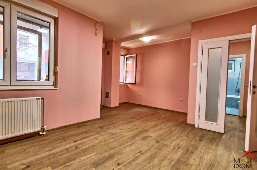 Glavna slika -Stan,NOVI SAD,BULEVAR,kv: 44, € 139000, ID: 1029610