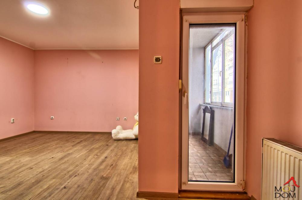 Slika 7 - Stan,NOVI SAD,BULEVAR,kv: 44, € 139000, ID: 1029610