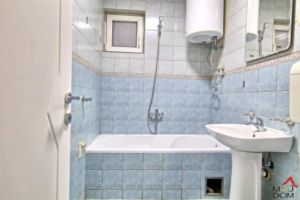 Slika 2 - Stan,NOVI SAD,BULEVAR,kv: 44, € 139000, ID: 1029610